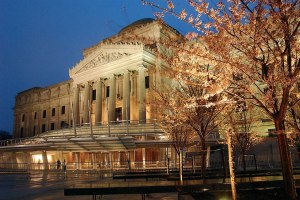 Lights-at-dusk-brighten-the-facade-of-the-Brooklyn-Museum-of-Art